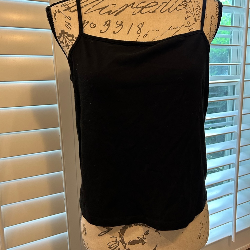 Set of 2 camisoles. Standard and crop in black. Size M